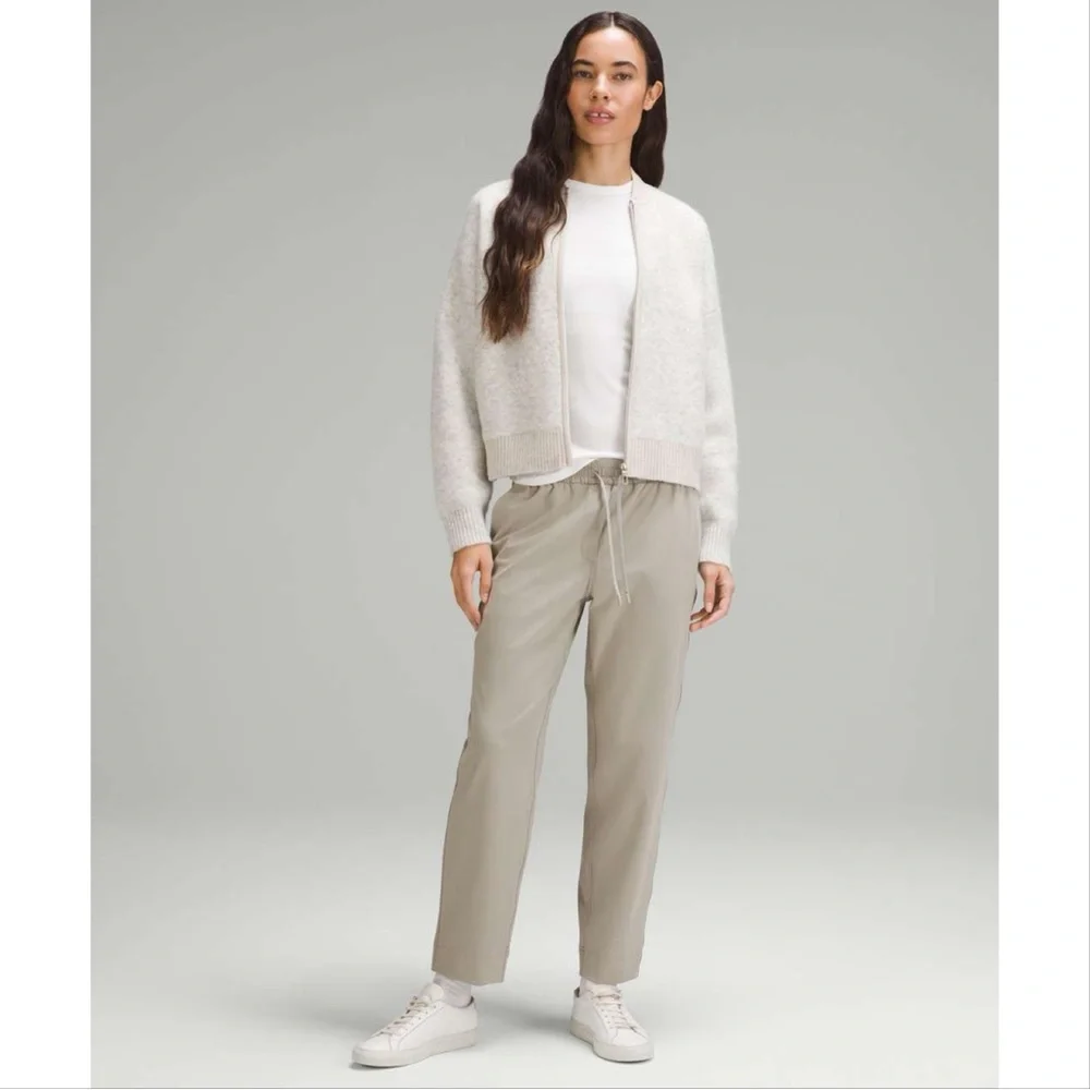 Lululemon Tapered-Leg Mid-Rise Pant 7/8 Length in Riverstone